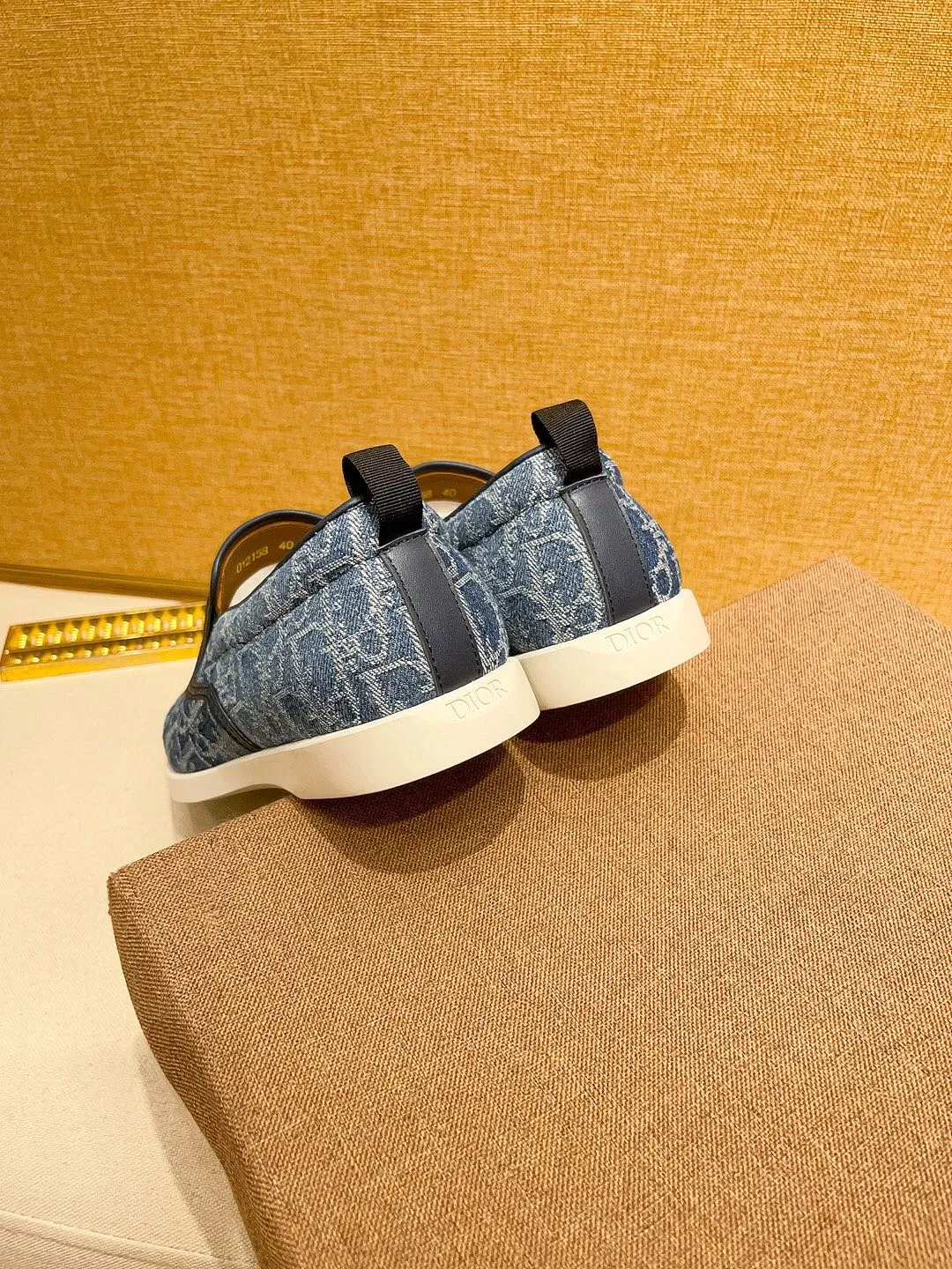 Factory price 380🔥[Dior] The latest 2024 new model is carefully crafted and set off the audience! An international brand that continues to innovate. This men's all-season casual shoe, the original version, has an all-leather upper, breathable and comfortable leather feet ➕Rubber non-slip outsole, breathable and comfortable, quality speaks for itself👄Color: two colors Size: 38-44